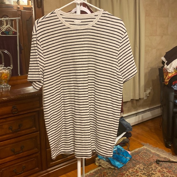 Old Navy Tops - Old Navy size Large T-shirt good condition